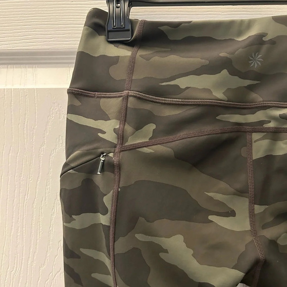 ! ATHLETA Camo Leggings size M - Picture 4 of 6